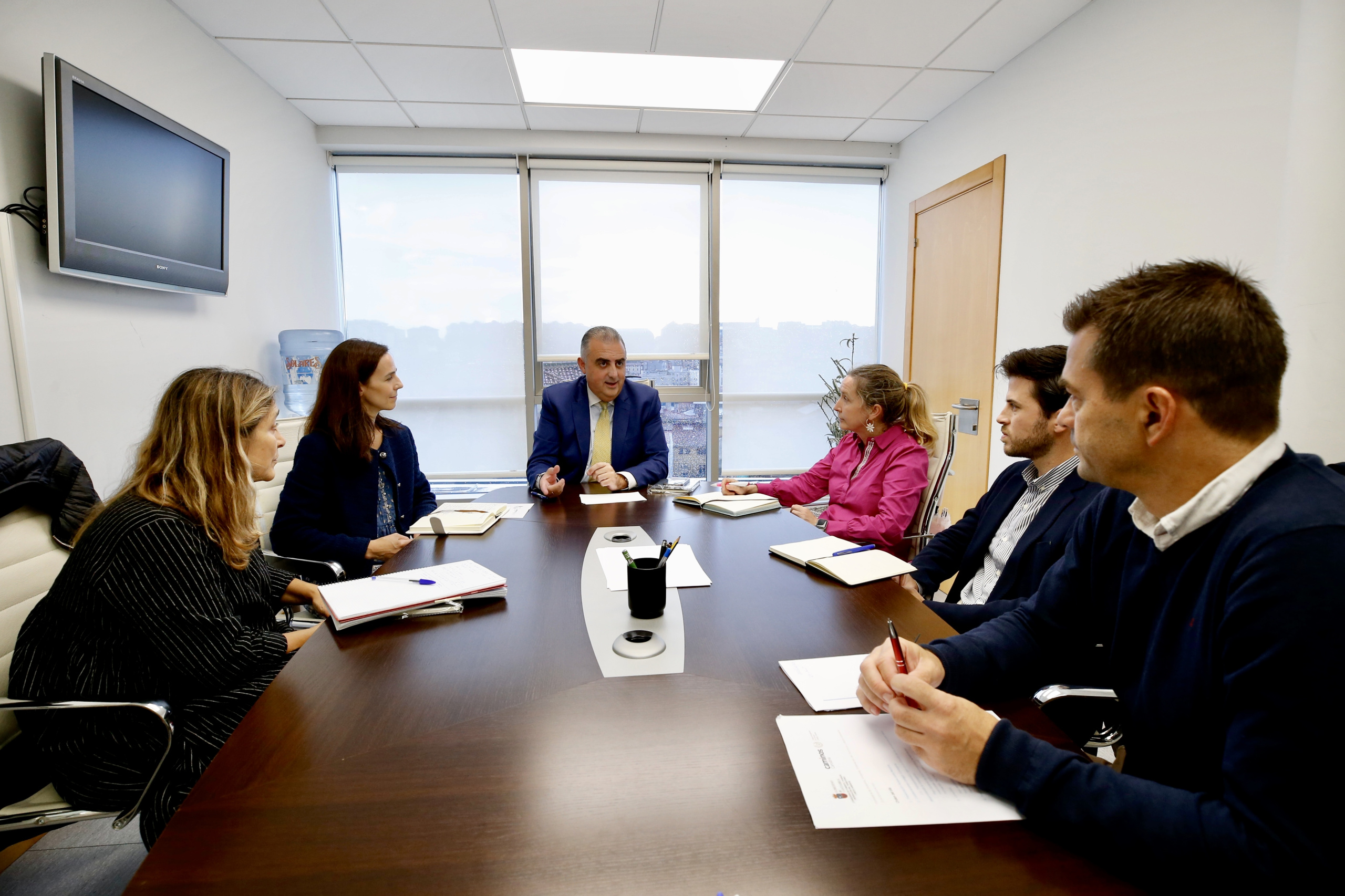 Reunión con el consejero de Fomento, Vivienda, Urbanismo y Medio Ambiente